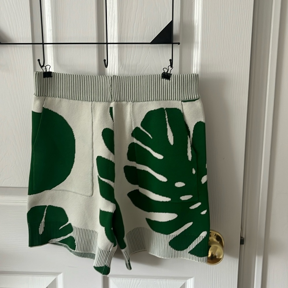 Egreis - Green tropical print on white